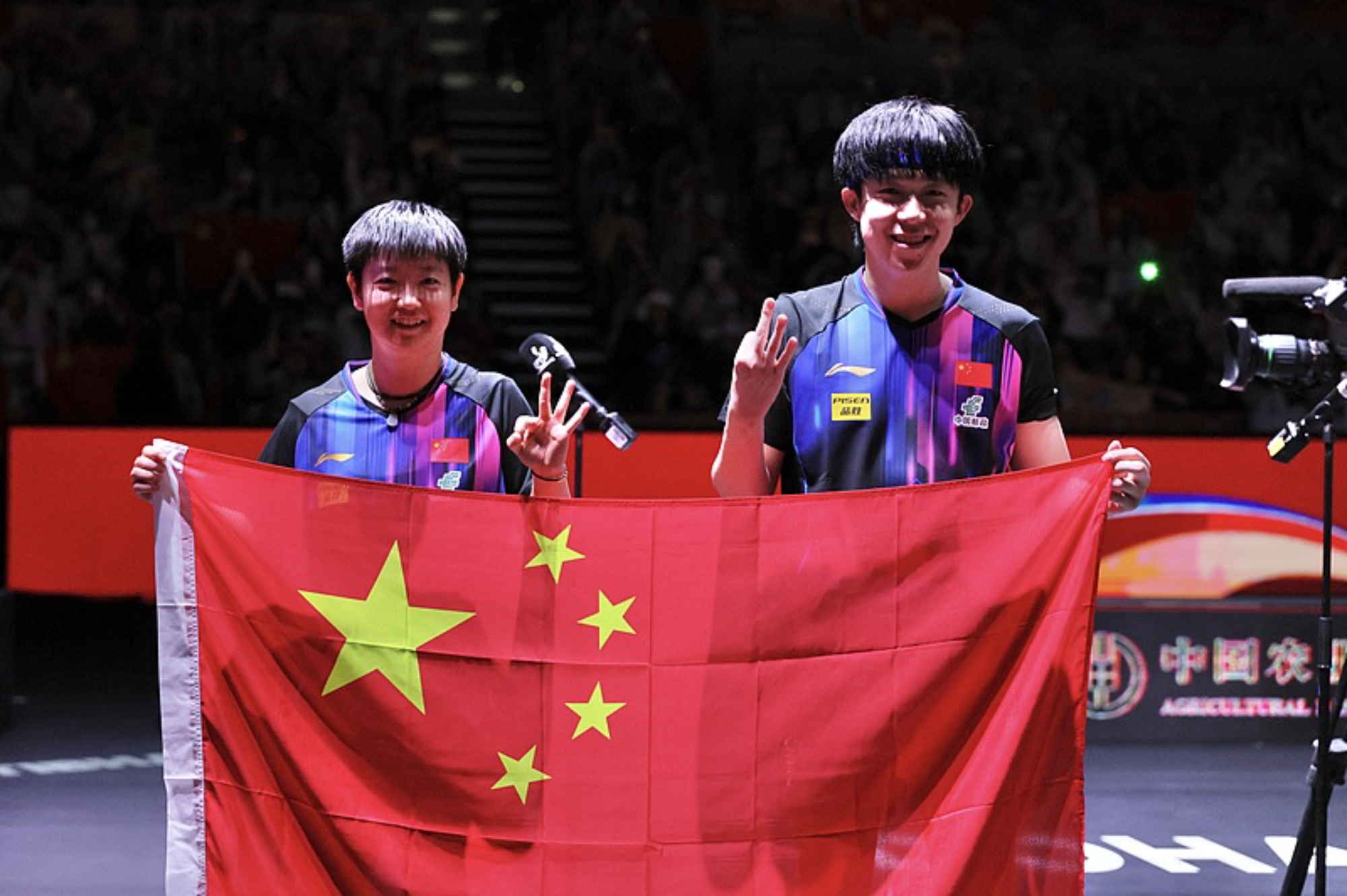 乒乓球决赛震撼开打，巅峰对决引爆全场