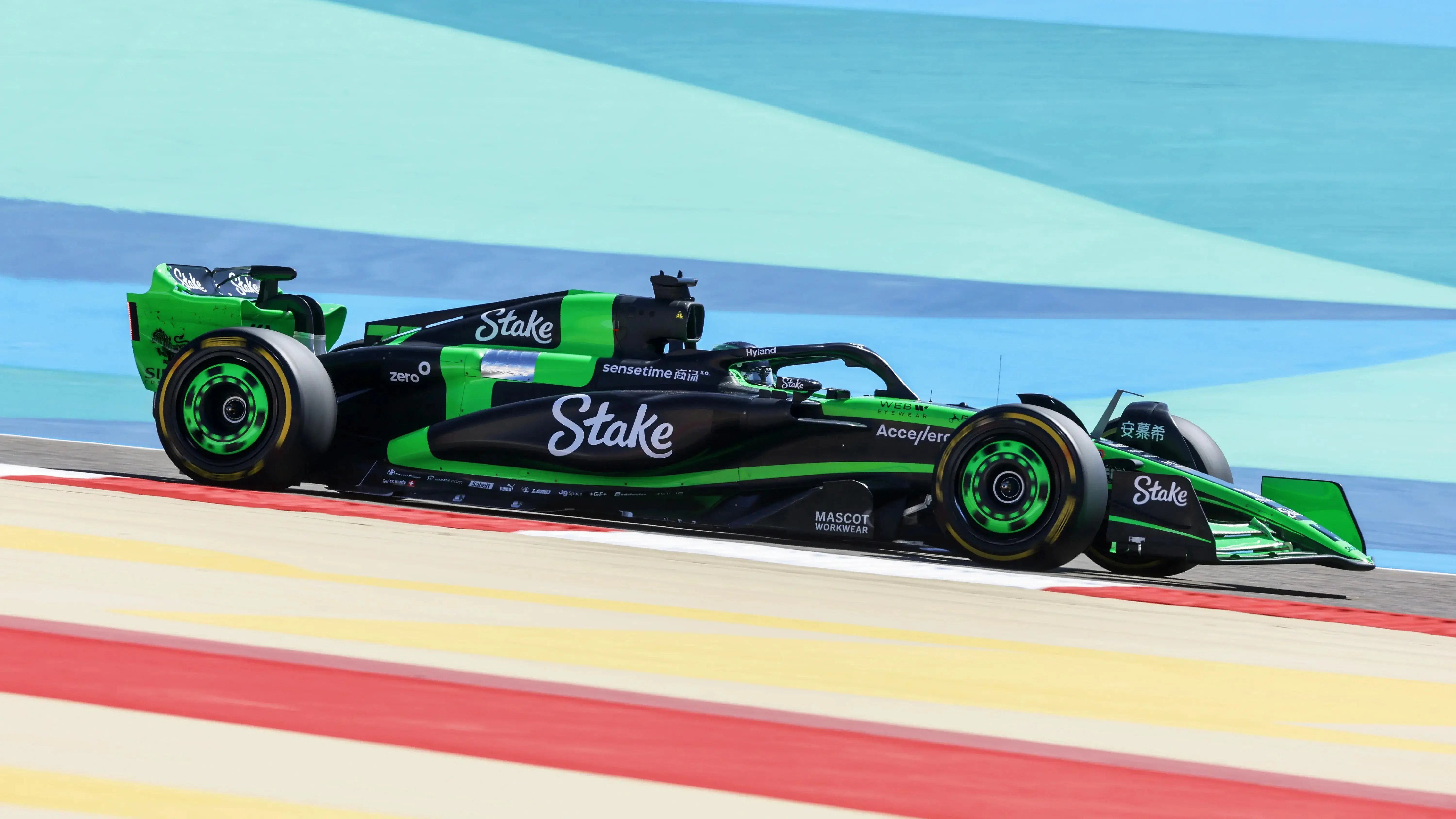 关于阿斯顿马丁轻取索伯车队,皮亚斯特里惊艳四座的信息 关于阿斯顿马丁轻取索伯车队,皮亚斯特里惊艳四座的信息