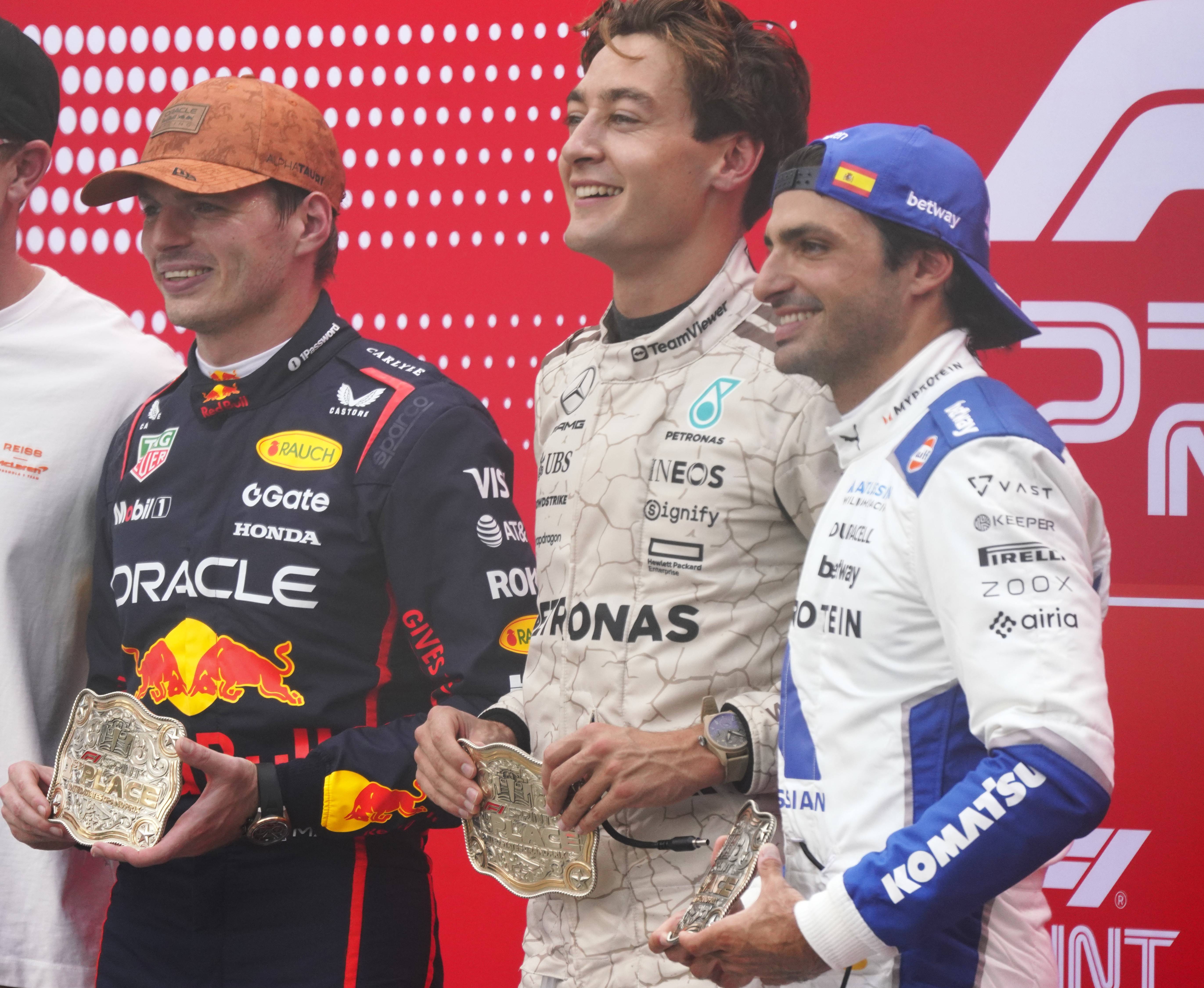 红牛车队鏖战梅赛德斯，拉塞尔关键制胜