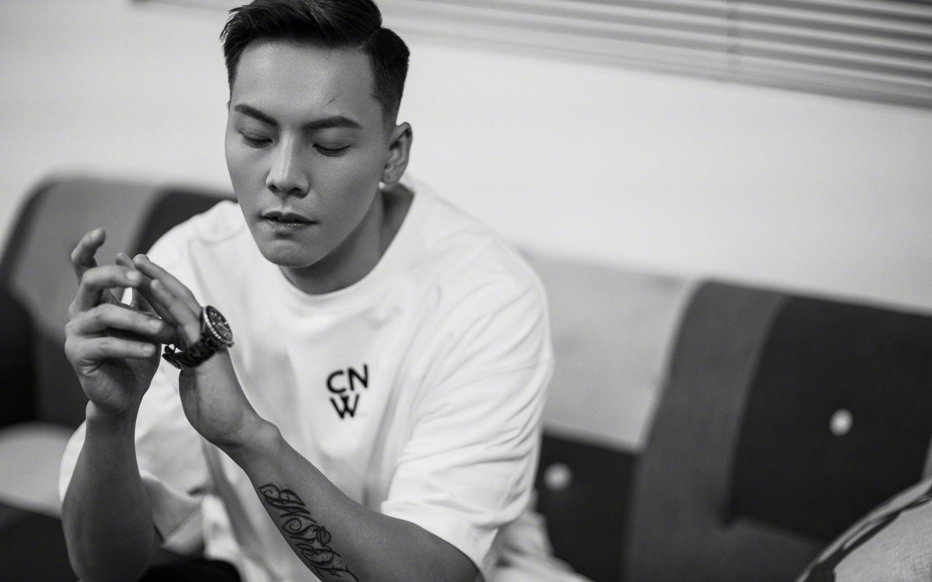 绝境王权,低迷三节狂轰21分,库里完成震撼人心的自我救赎