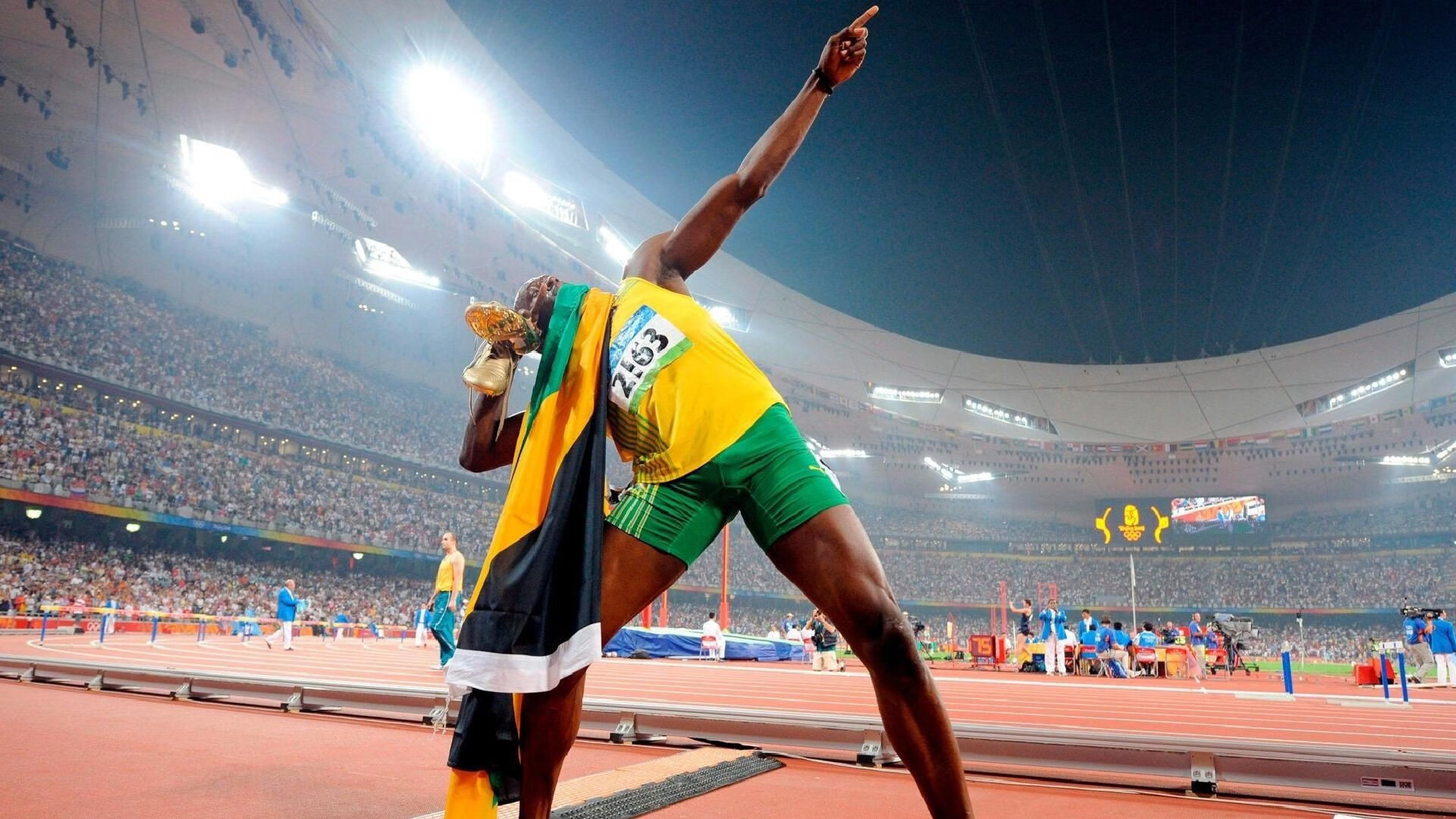 慈善赛奇观，阿圭罗防守端锁死乌克兰核心，拜仁笑到最后