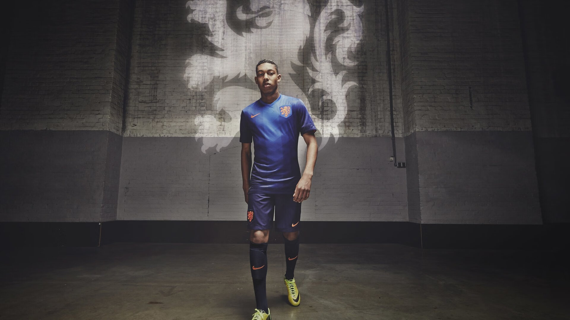 绿茵倒钩与橄榄风暴，当C罗的奇迹遇见新西兰的逆袭—竞技体育何以永远挑战不可能？