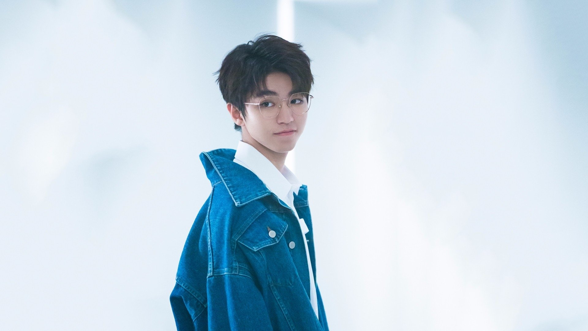 当篮球中锋站在英超赛场上,两种接管比赛的本质,在平行时空中对话