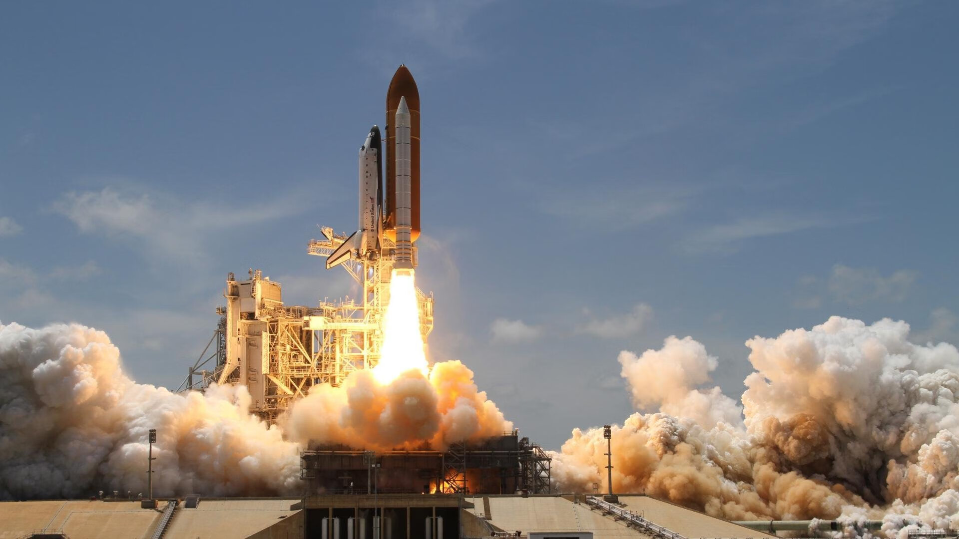 你提供的这组关键词非常有意思—它们看似来自不同的体育领域,却共同指向了竞技体育最核心的魅力。基于此,我为你构思了以下文章