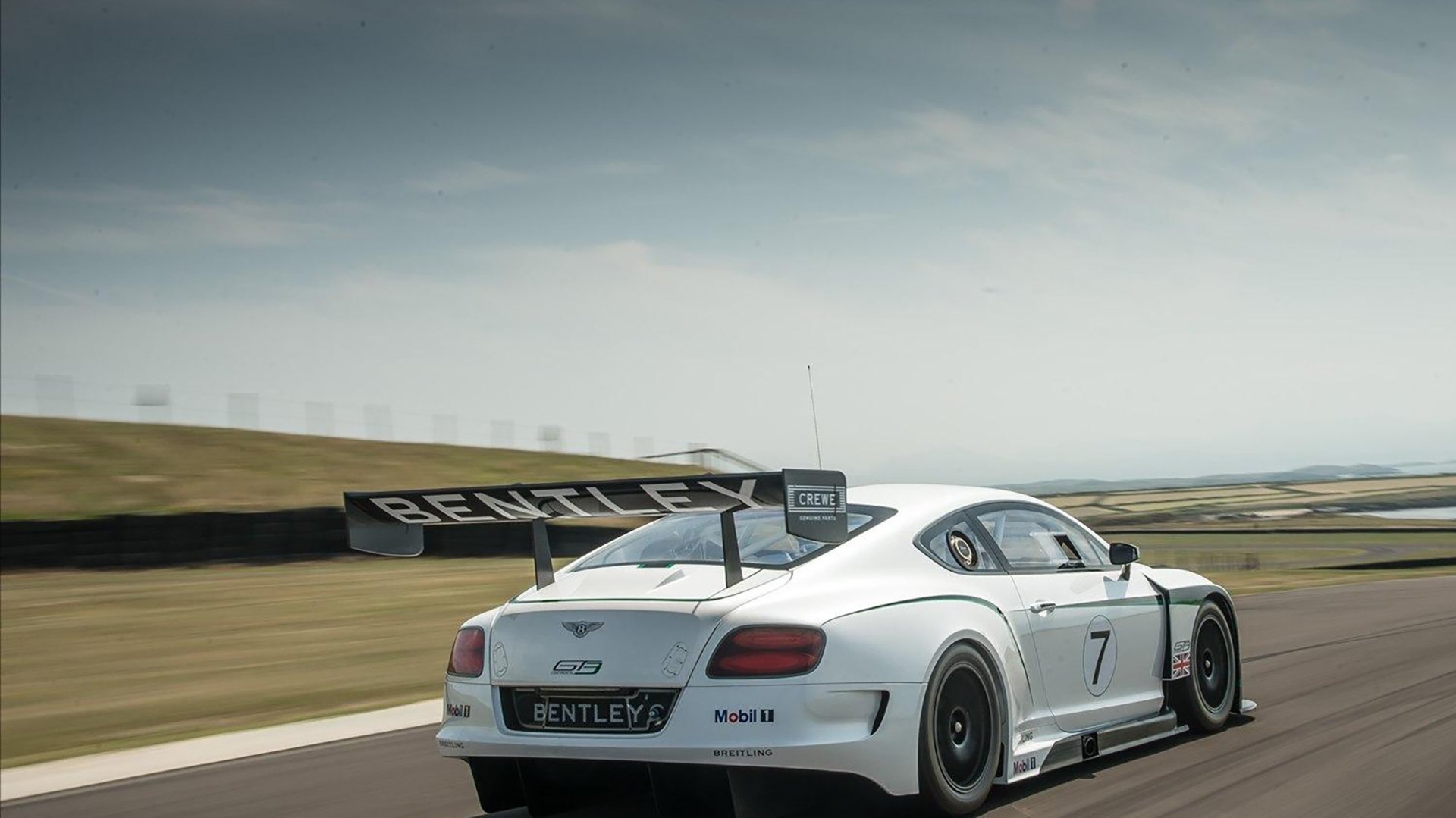 唯一性的交响，加拿大足球的惊奇一击与富安健洋的德比统治